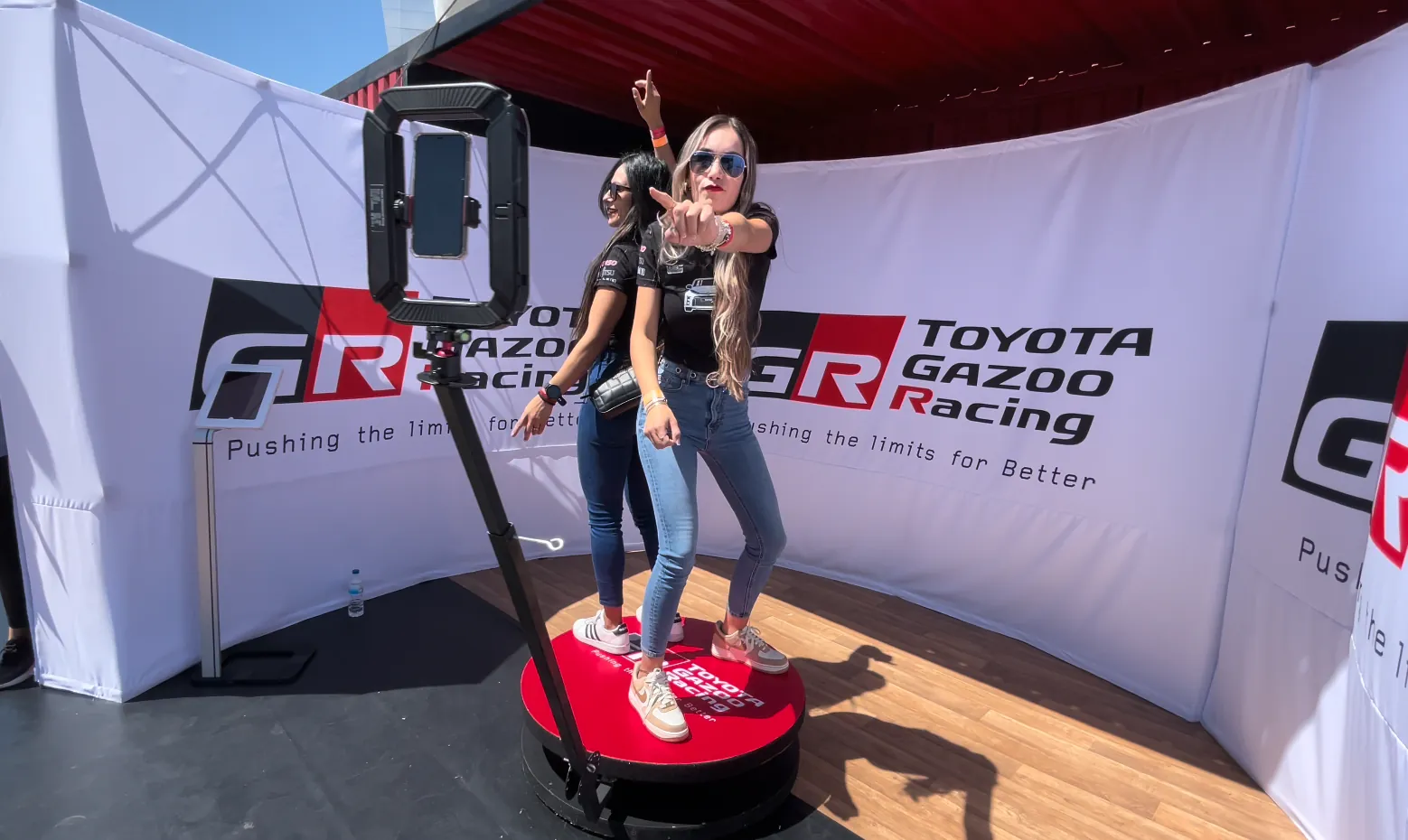 A guest enjoying Cabina Show 360 at a Toyota activation