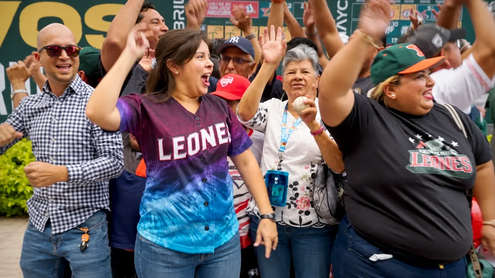 Leones fans celebrating in Cabina Show Max