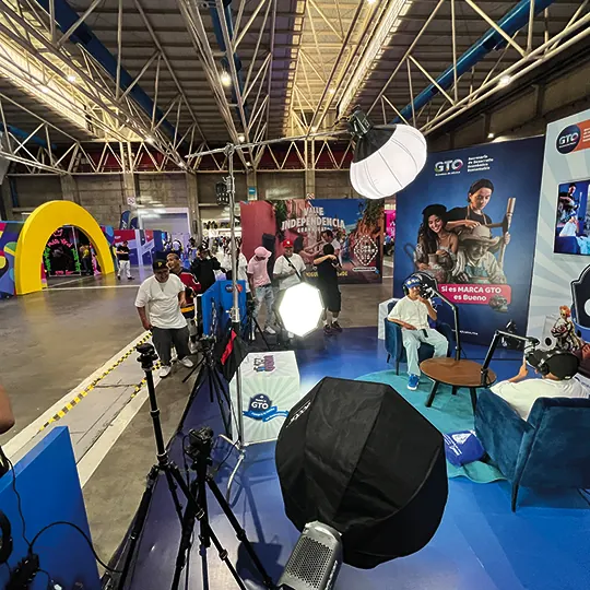 Set y producción del podcast Marca GTO en Festival HazloViral, foto 1