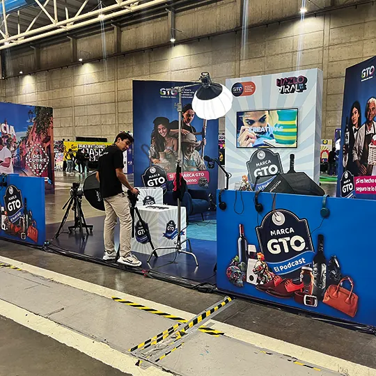 Set y producción del podcast Marca GTO en Festival HazloViral, foto 4
