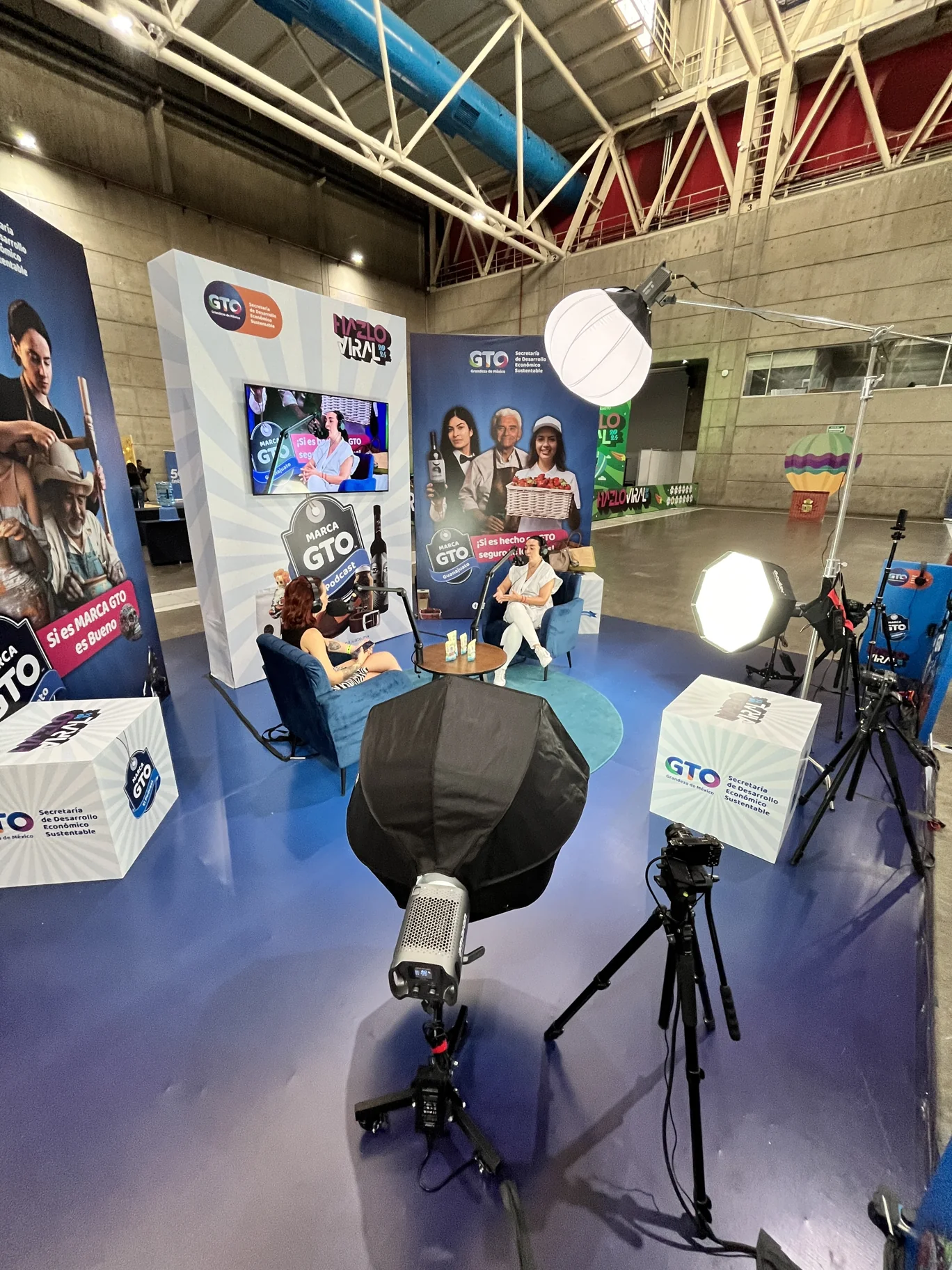Marca GTO podcast set at the HazloViral Festival