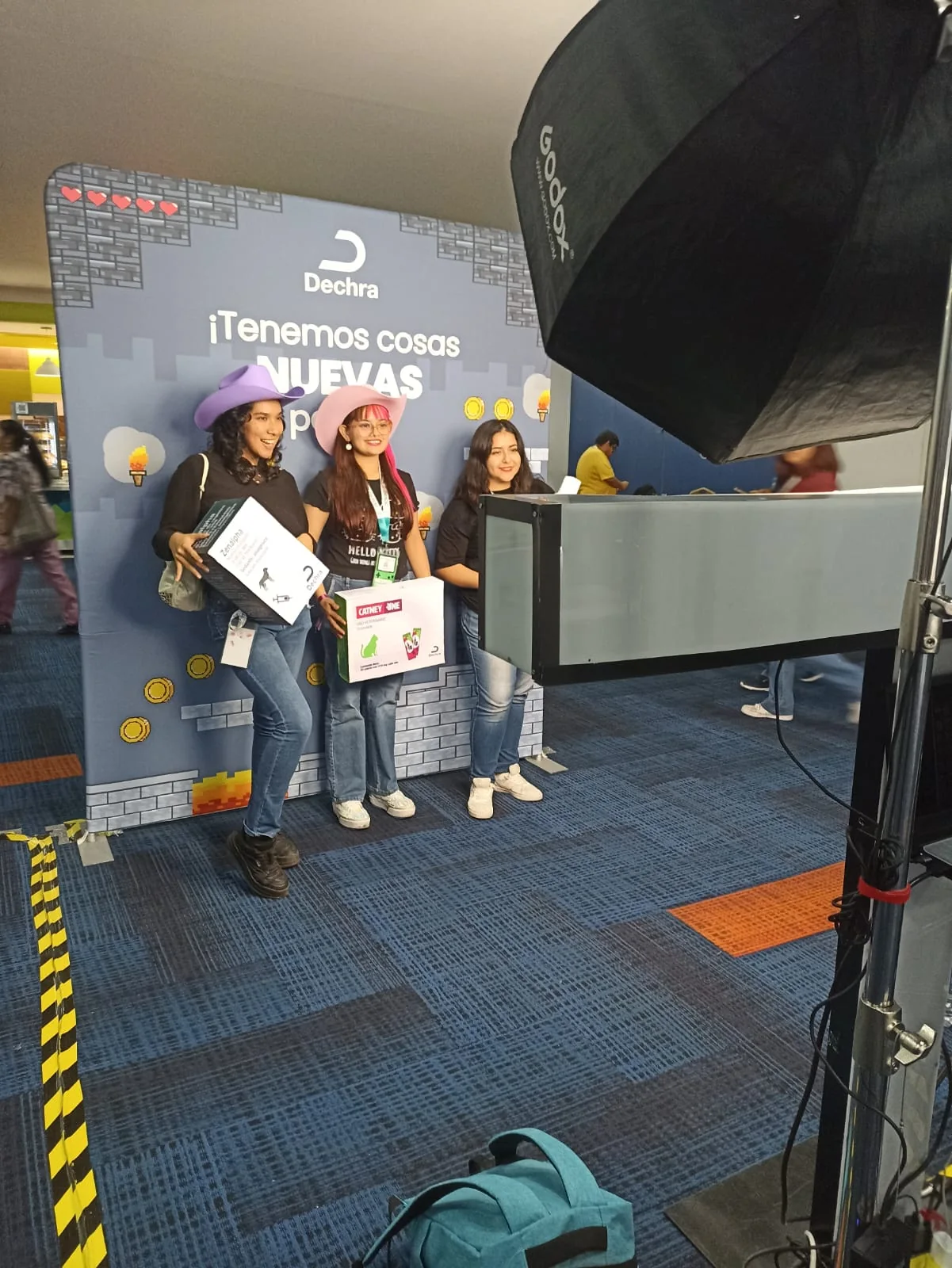 Participantes frente al equipo de Matrix Effect en Dechra