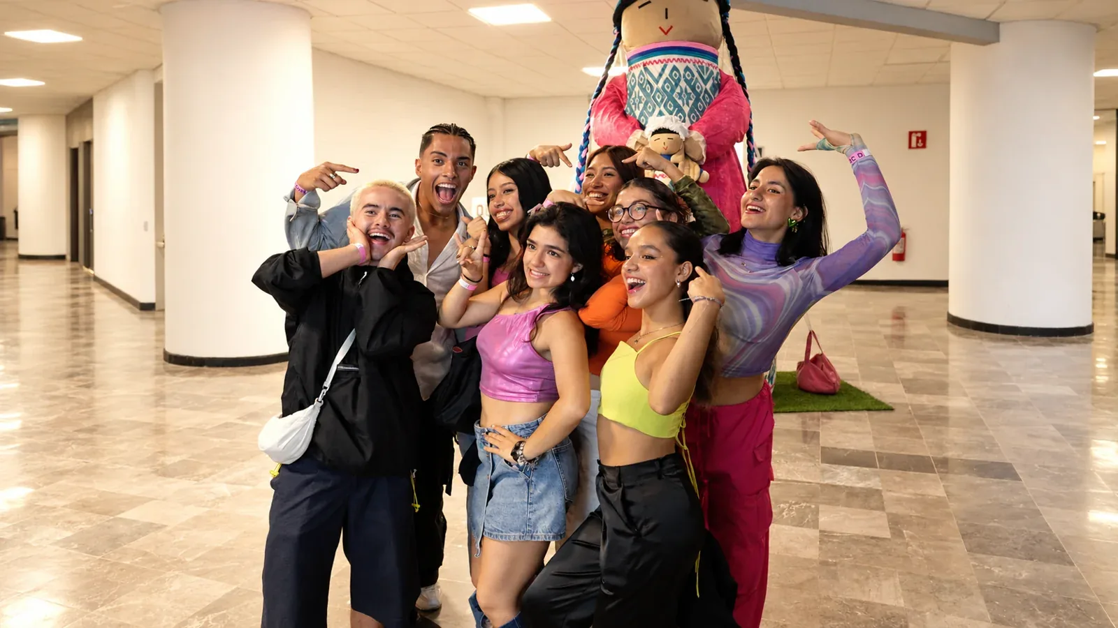Eight guests posing at Print Photoopp