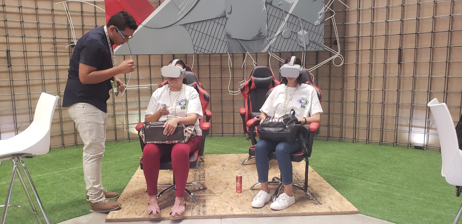 Participantes en experiencia de realidad virtual, foto 2