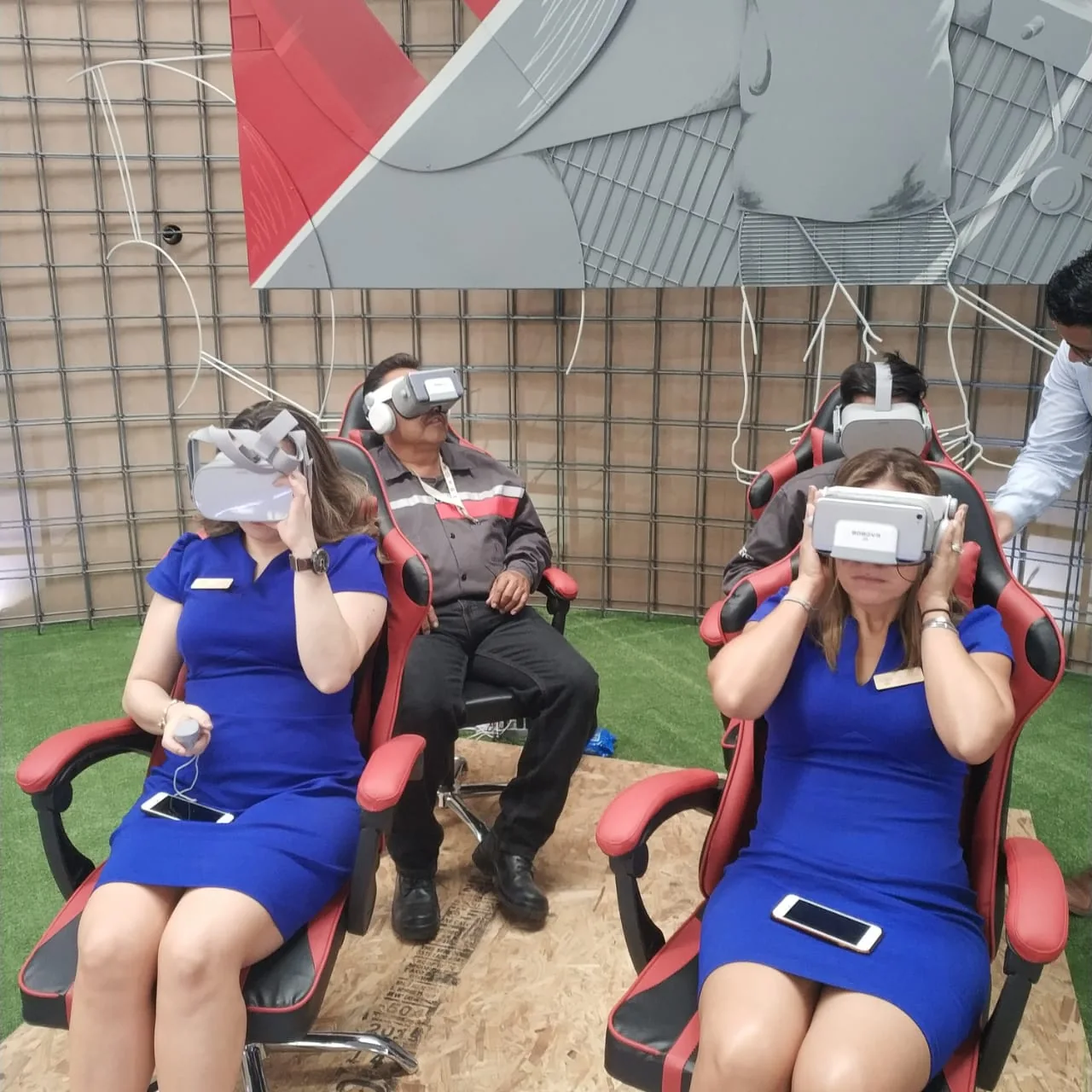 Participantes con visores de realidad virtual, foto 6